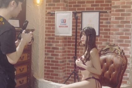 May mắn anh gặp nữ idol xinh đẹp khỏa thân và chụp ảnh