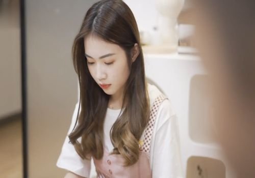Con gái mới lớn xinh đẹp bị cha dượng độc ác thực hiện những hành vi trái đạo đức